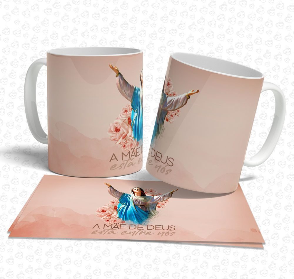Caneca A Mãe de Deus Está Entre Nós